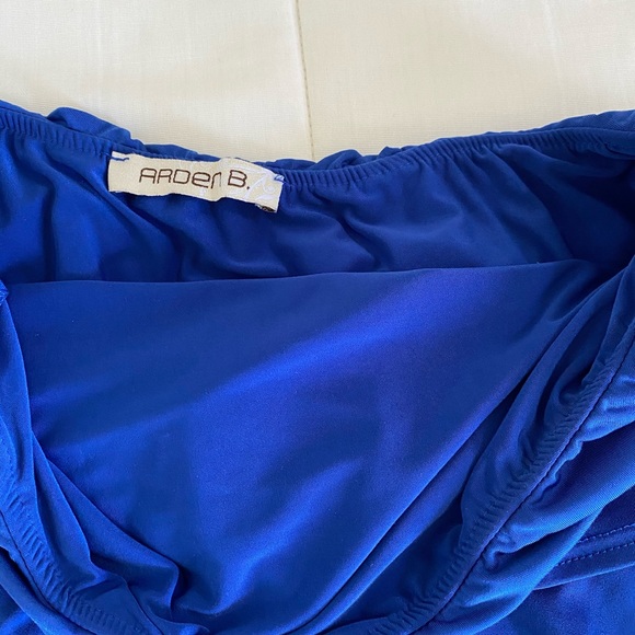 Off shoulder ruffled bodysuit 😍 - Picture 3 of 3